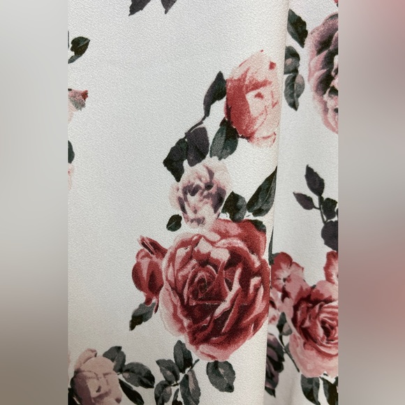 Forever 21 Women’s Sleeveless V Neck Tank Top Floral Print - Picture 3 of 9